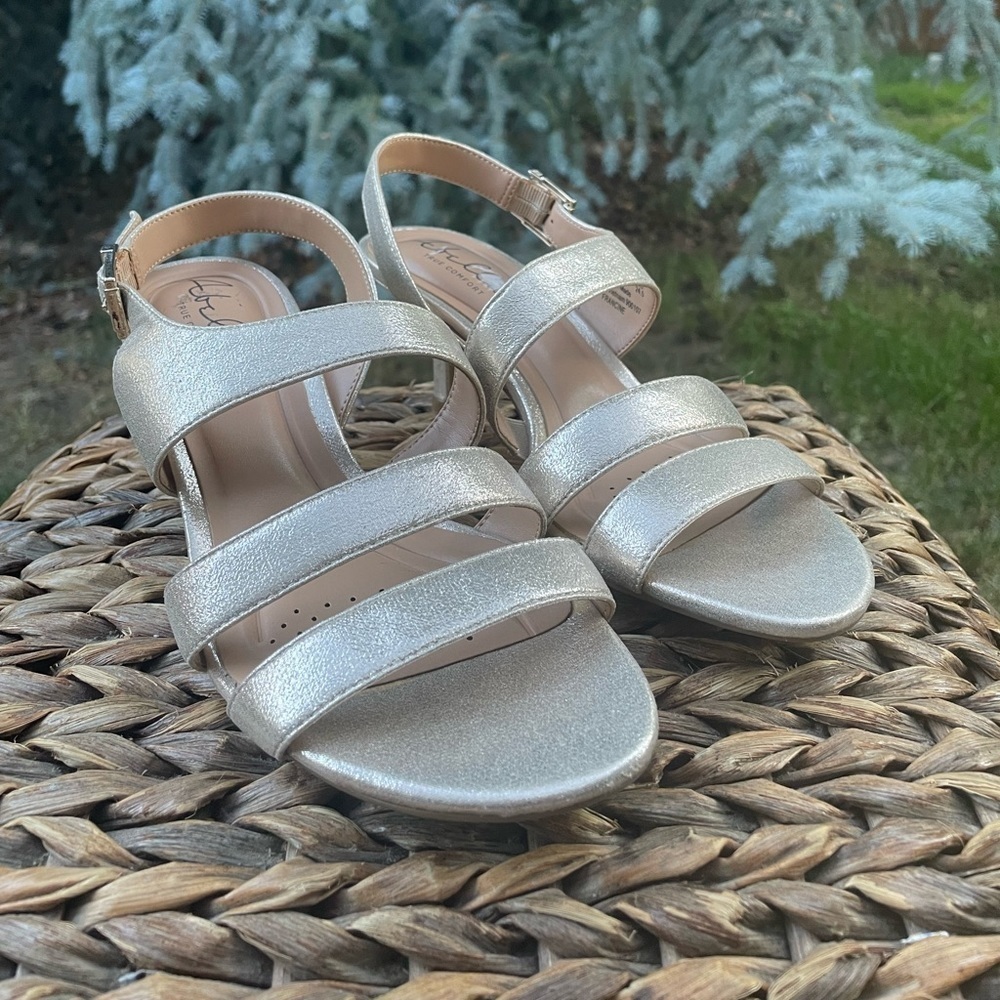 NEW Abella Womens Francine Champagne Strappy Mid Heel Slingback Dress Sandals - Picture 2 of 8